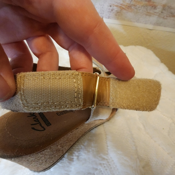 Clarks Helio Float Sand Nubuk Suede Wedge....size 8 - Picture 4 of 8